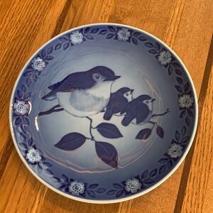 Royal Copenhagen 1982 Blue Hanging Porcelain Plate Mother Robin with Babies VTG